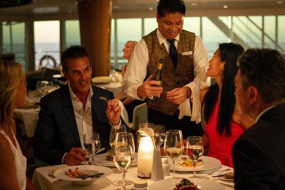 Paul Gauguin Cruises MS Paul Gauguin La Veranda LIfestyle 2 ©Paul Gauguin Cruises.jpg